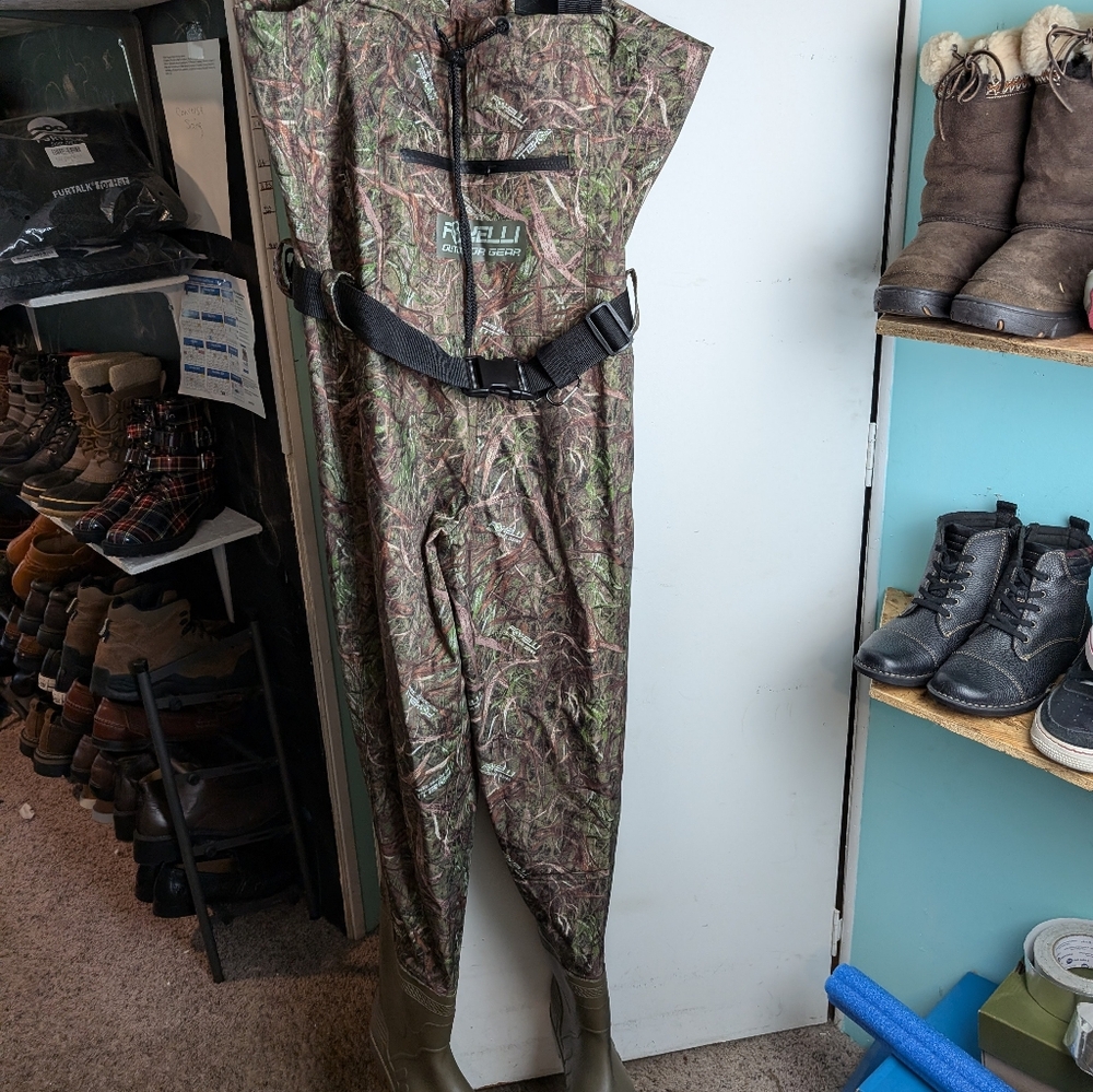 Foxelli Chest Waders, men's size 10, camouflage